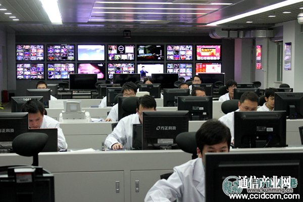 业务平台工作现。记者樊炫摄