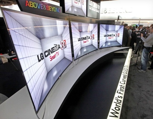 LG三星同时发布全球首款可弯曲OLED电视 