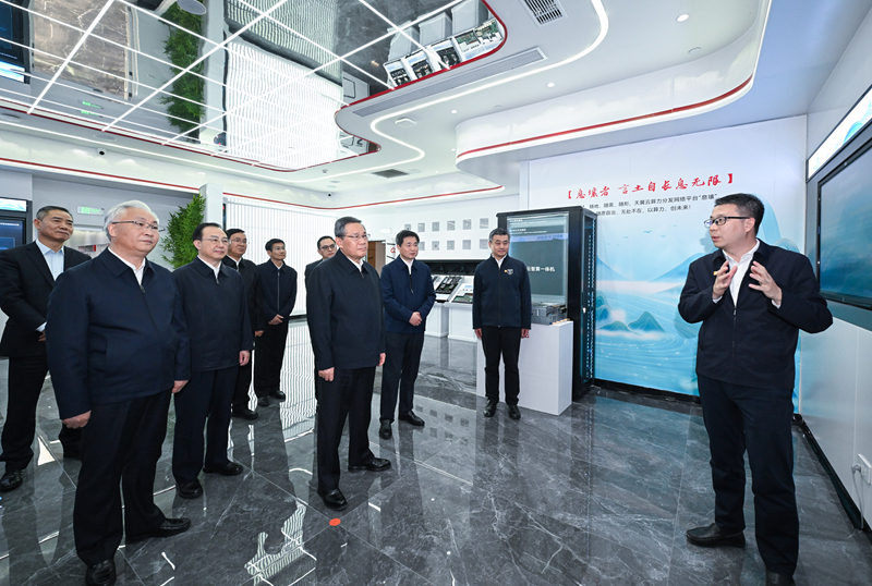 国务院总理李强调研三大运营商强调：推进科技创新，培育新质生产力推动高质量发展